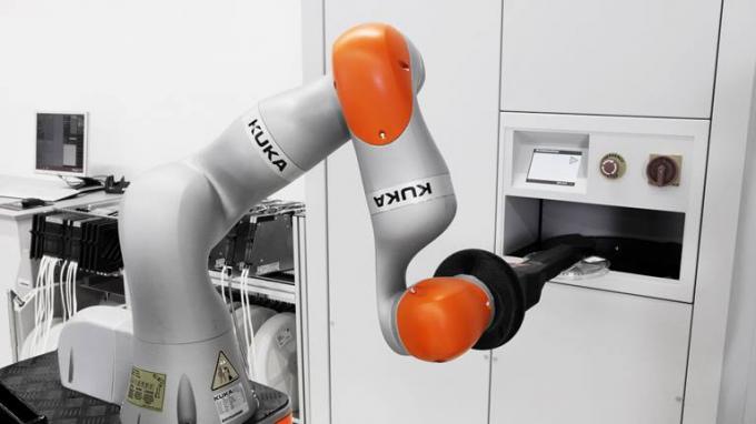 Small Kuka Robot Arm Cost LBR Iiwa In Handling Component Reels 7 Dof ...