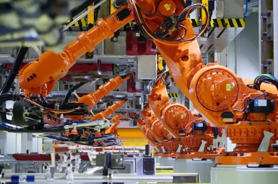 Spray Multi Abb Robot Arm For Welding Carbon Steel Load 650kg IRB 7600