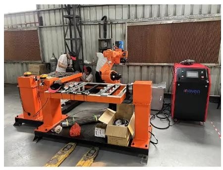 2000W Automatic Fiber Laser Welding Robot System 6 Axis Laser Soldering Machine For Metal Aluminum