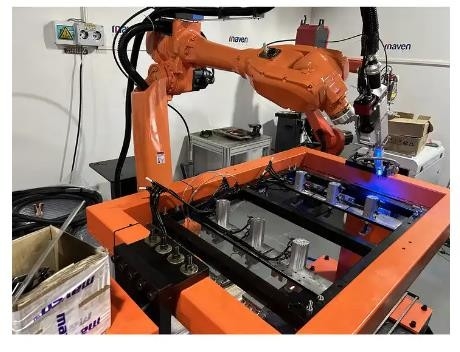 2000W Automatic Fiber Laser Welding Robot System 6 Axis Laser Soldering Machine For Metal Aluminum