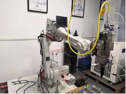 Fiber Laser Welding Robot System ABB Kuka Fanuc 6 Axis Robot Arm   Depth 0.04-6mm